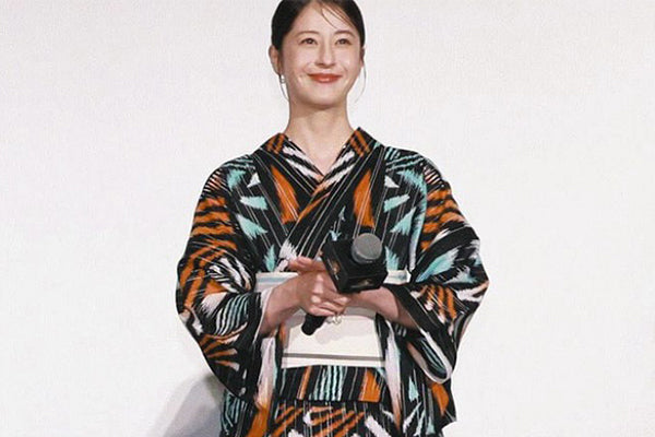 松本若菜さんに浴衣をお召しいただきました。