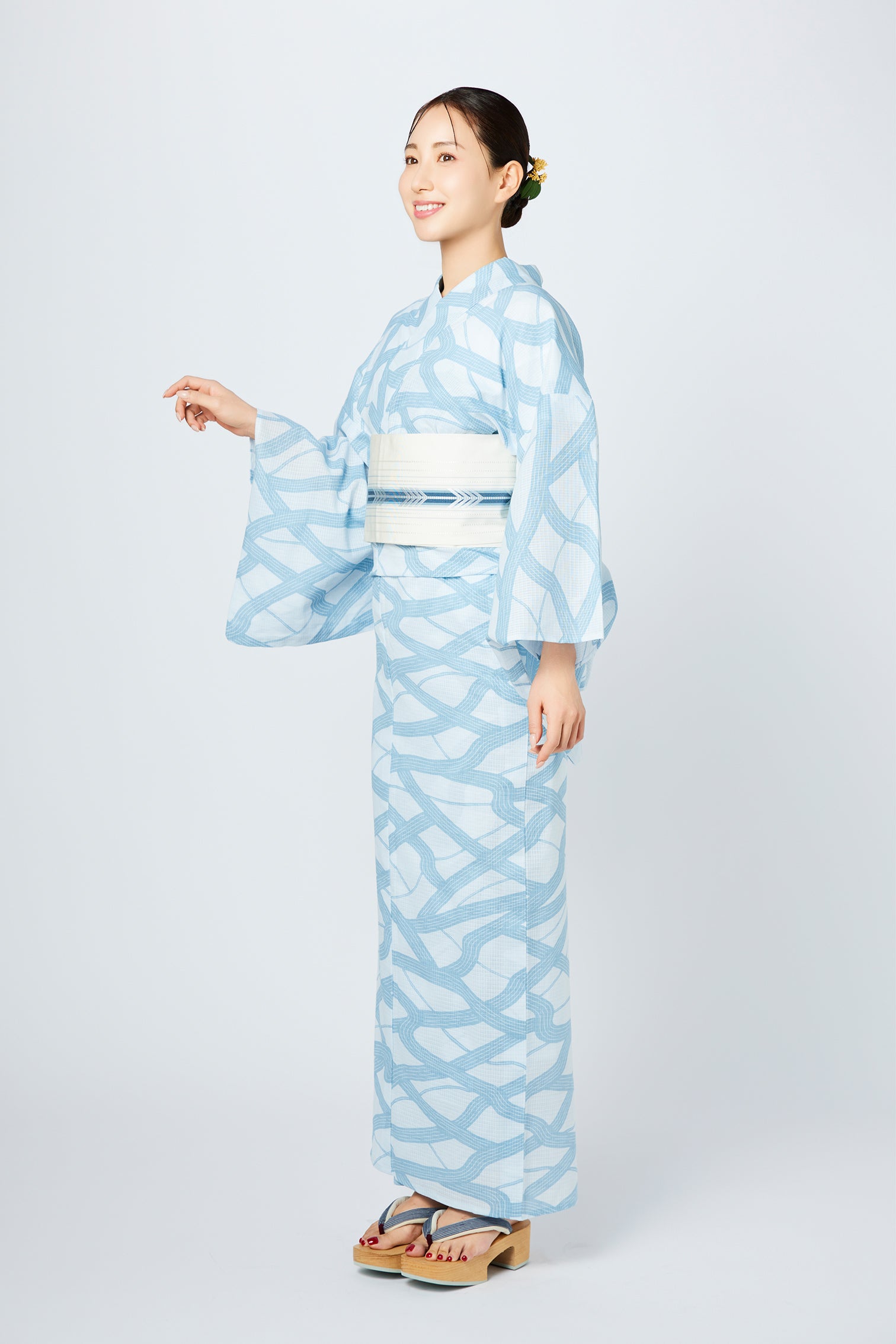 【未使用】浴衣　青　手縫い仕立て　152㎝ 洗える 浴衣 ］仕立て上がり ゆかた 花唐草（水色）夏 高級