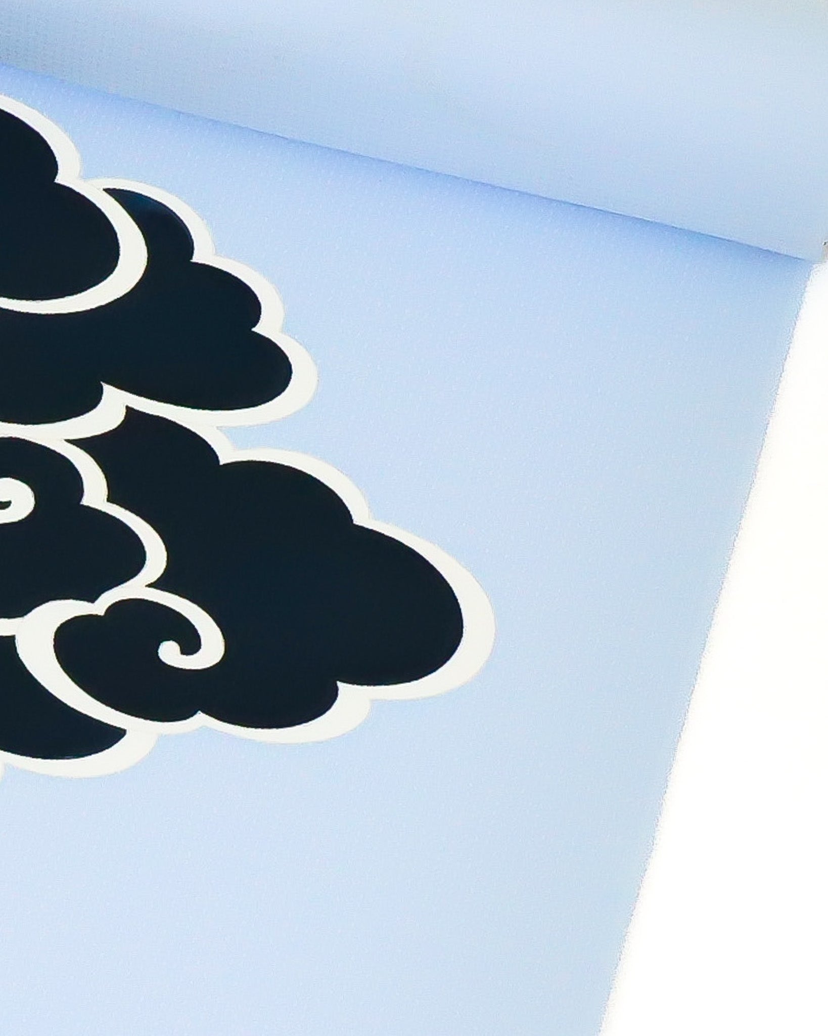 【小紋】　濃紺お召絹地に 雪輪　飛び柄　彫りと染め作家物　素敵な装い 中古） 小紋 チャコールグレー 紺 カジュアル 地紋織り 雪輪 袷 絹