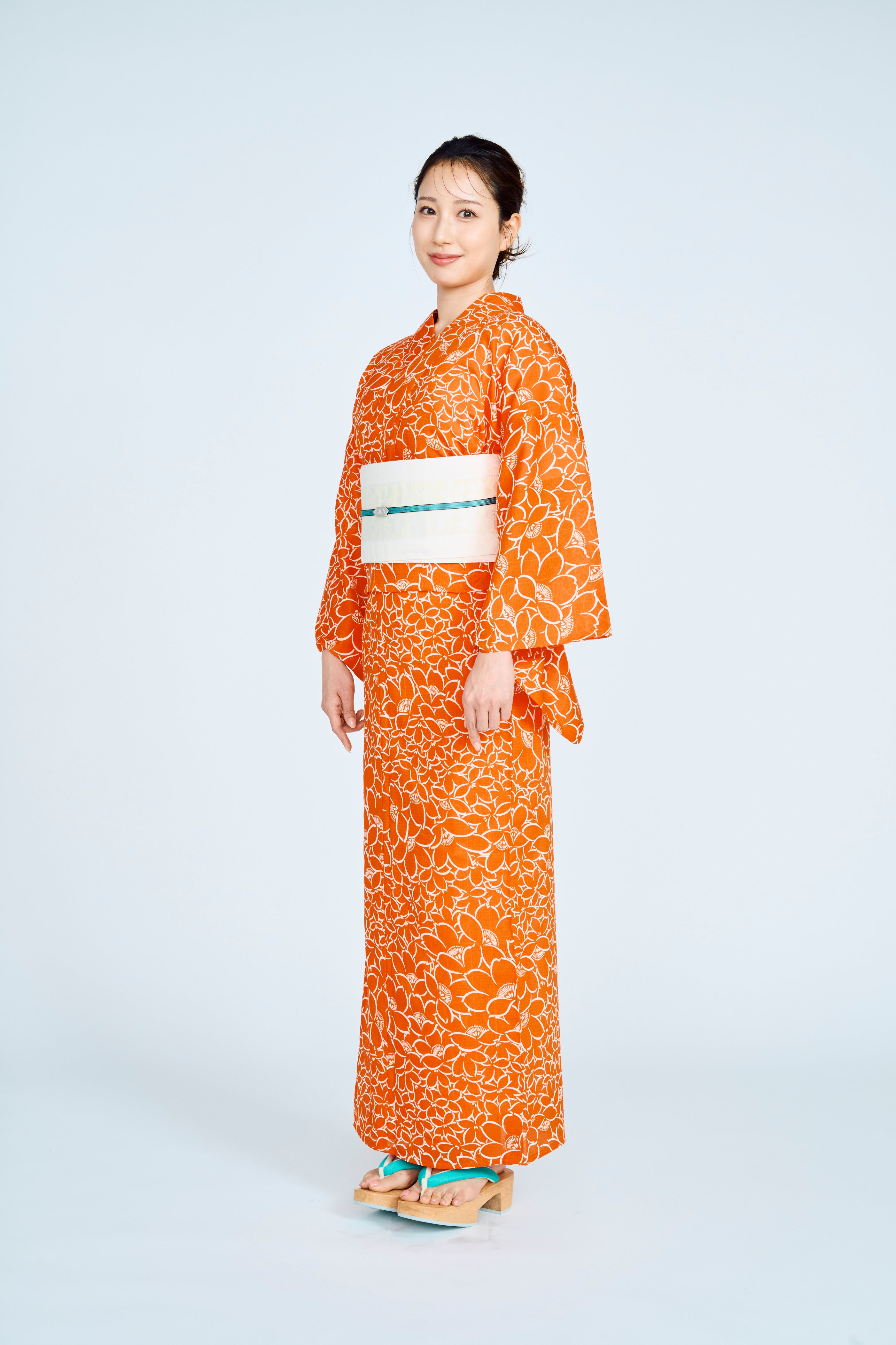 伊勢型写し浴衣「さくら重ね」紅緋色 – EMON