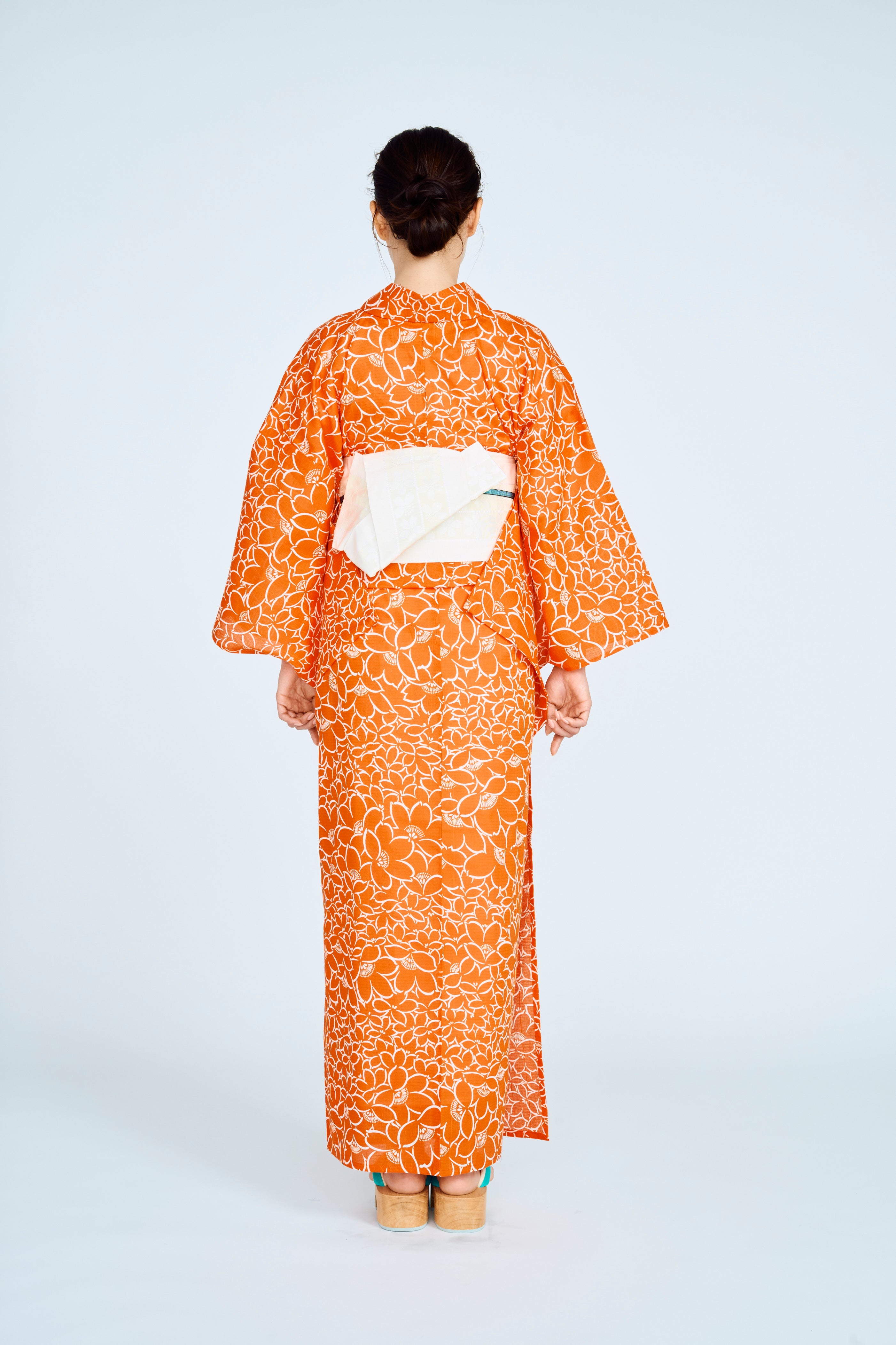 伊勢型写し浴衣「さくら重ね」紅緋色 – EMON