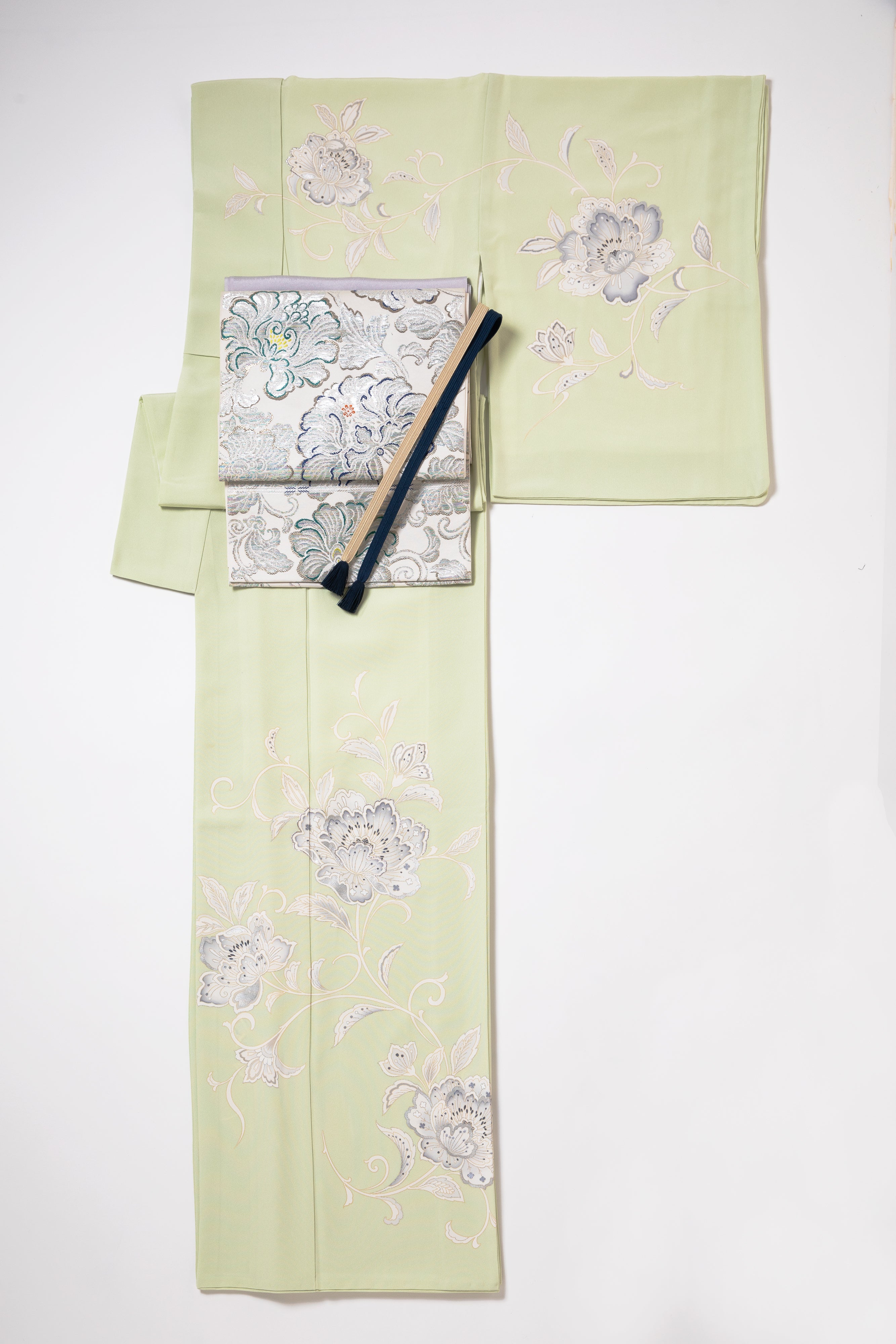 おーちゃん様お仕立付きK0728 新品 単衣 松嶋菜々子さん 着用モデル正絹お召 松嶋菜々子さん着用品が20～15％OFF！》美しいキモノ 2021年夏号