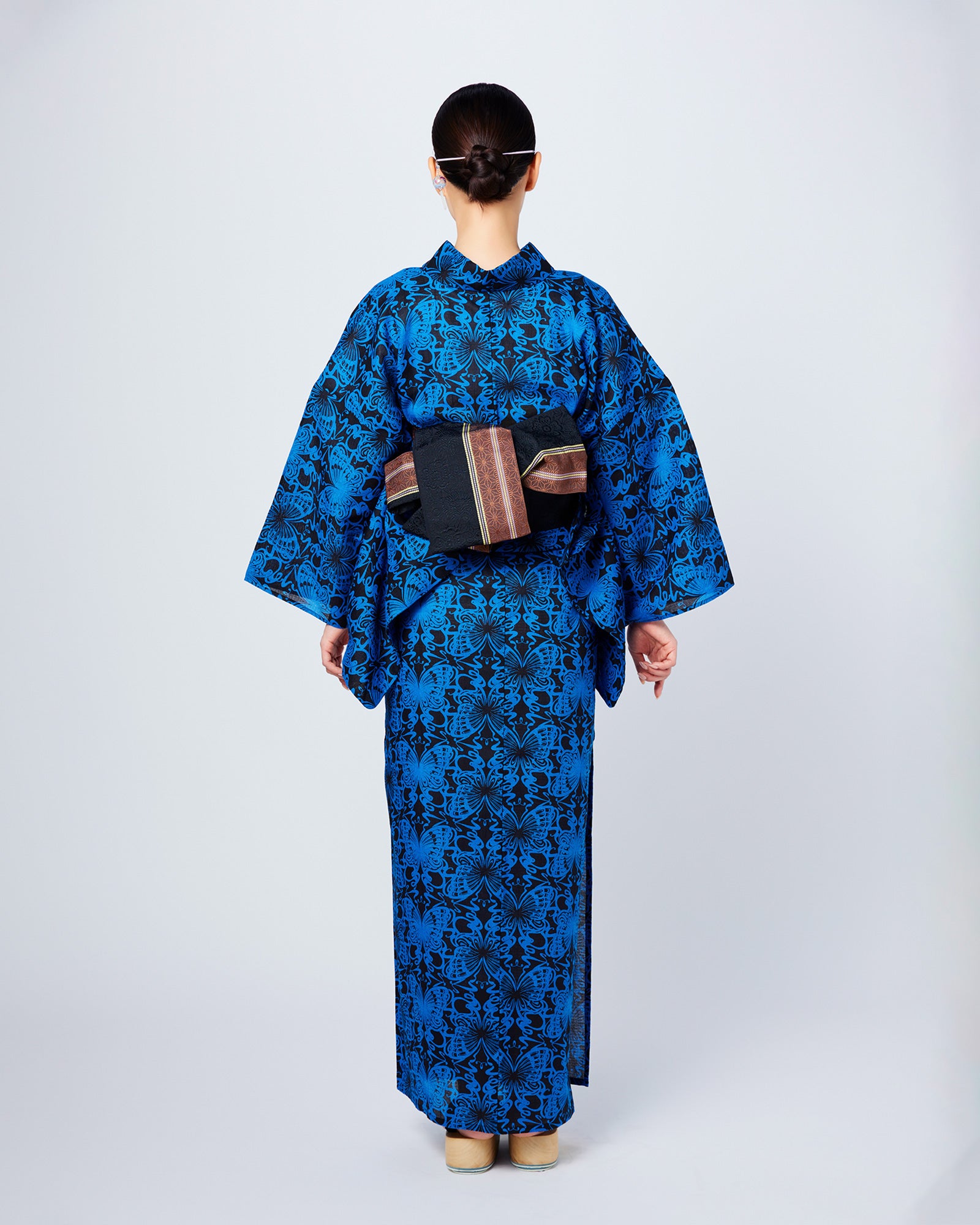 浴衣「蝶 ヌーヴォー西岡流 BUTTERFLY NOUVEAU」青 – EMON