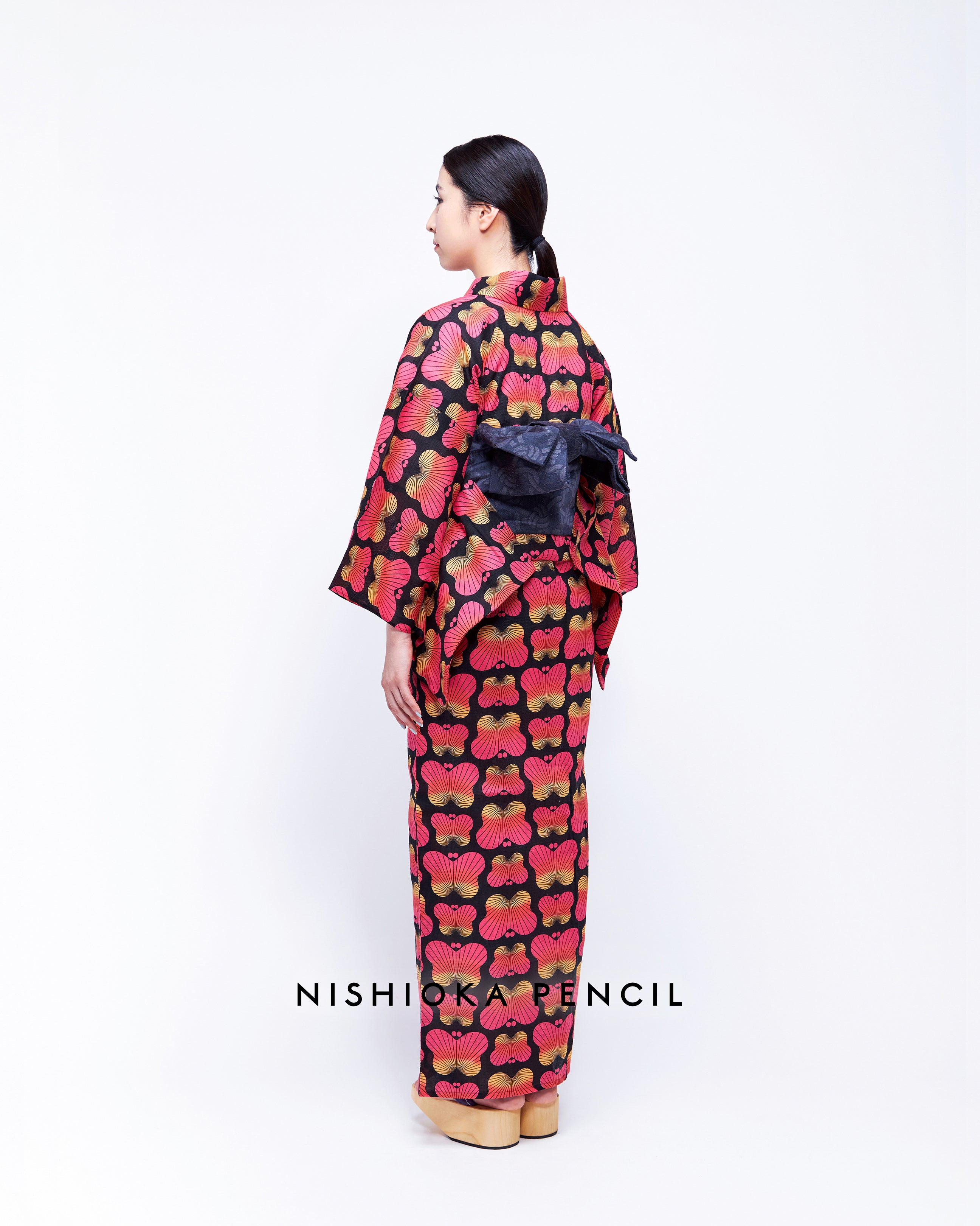 浴衣「蝶 琳派西岡流 BUTTERFLY RIMPA」茜 – EMON
